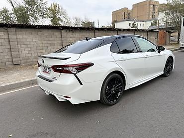 Toyota: Toyota Camry: 2022 г., 2.5 л, Гибрид, Седан — 2