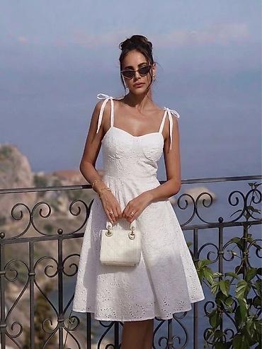 dior elixir cena: Letnja haljina od pamučnog materijala 
2100 din
S M L — 3