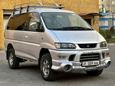 Mitsubishi Delica: 3 л | 2003 г. | 250 км | Минивэн