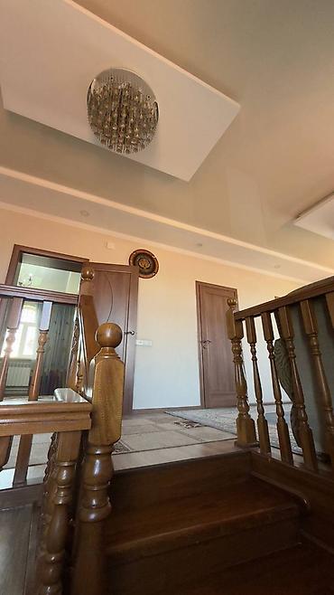 Продажа коттеджей и домов: 📍ул. Макмал 🔘4-комнаты 🔘2 этажа 🔘296,8м² Продаётся двухэтажный дом — 4