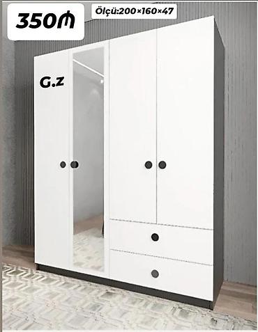 skamya sekilleri: Ağ rəngli üç qapılı paltar dolabı, güzgülü model. Ölçü: 200 × 160 × 47 — 1