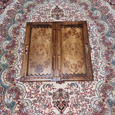 Nərdlər: Ağac oyma nərd/şaşki dəsti.Daşı,Zəri və Sumkasi üstündə verilir. - — 6