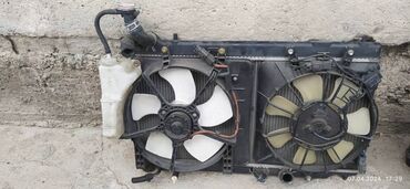 радиатор 220: Продаю радиатор комплект хонда фит