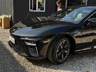 Tesla: Voyah : 2023 г., Электромобиль, Фастбек — 6