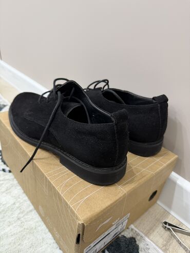 Кроссовки и спортивная обувь: Продаю кроссовки Размеры 39–40. Все оригиналы — 8