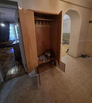 İkiqapılı divara quraşdırılan dəhliz şkafı - Material: ağac (təbii