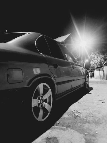 вольсваген б 4: BMW 5 series: 1988 г., 2 л, Механика, Газ, Седан