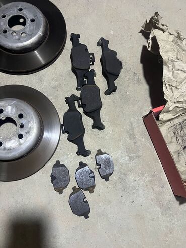 Əyləc diskləri: Avtomobil üçün əyləc komplekti Tərkibi: - 4 ədəd əyləc diski (2 ön, 2 — 12