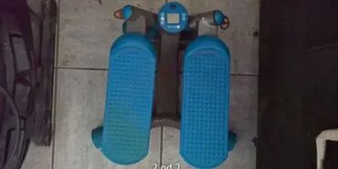 Ostale sprave za vežbanje: 1. Stepper Swing&Twist 60891-1 - 40€ 2. Blue Stepper - 30 € — 10