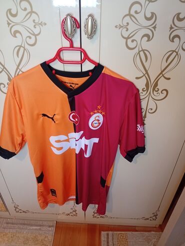 klassik koynekler: Məhsul: Galatasaray futbol forması - Brend: Puma - Rəng/ dizayn
