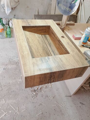 Çanaqlar, tülpanlar: Mərmər görünümlü monolit lavabolu banyo tezgahı - Material — 25