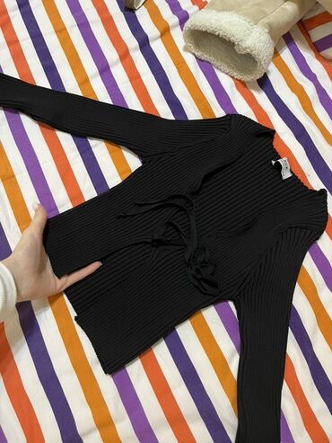 qara cins pencekler: Qara rəngli qadın kardiqanı/topu - Model: ön hissəsi bağlamalı, iki