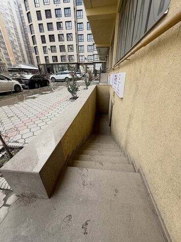 Салоны красоты: Продаю Барбершоп 210 м², 4 комнаты, С ремонтом, Без оборудования, Многоэтажное жилое здание, 1 линия — 12