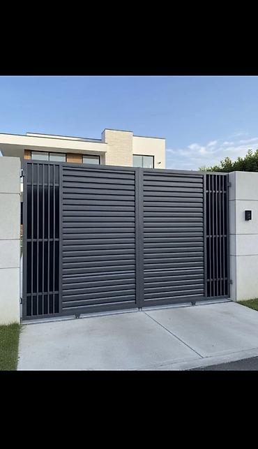 Распашные ворота: Металлические распашные ворота с калиткой (модульные панели) - — 35