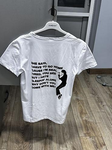 şort: Tezedi hec istifade olunmuyub Ağ rəngli qısaqol köynək. Ön hissədə — 2