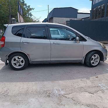 6 дыр: Honda Fit: 2003 г., 1.3 л, Вариатор, Бензин, Хетчбек — 3