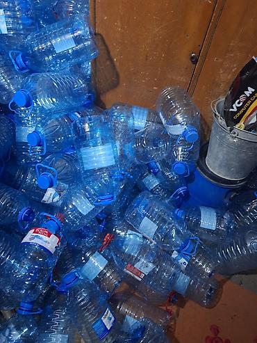 Toplu plastik bidonlar (5–10 litr həcmli) satılır. 5 litrlik 20 qəpik