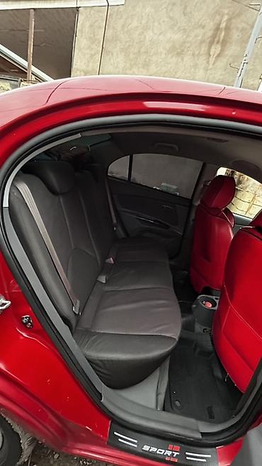 90 fa 373: Kia Rio: 1.4 l | 2010 il Sedan — 2
