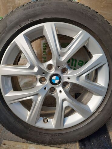 auto gume: Felne sa gumama za BMW 205/60 R17 6,5J. Skinute su sa BMW X2
