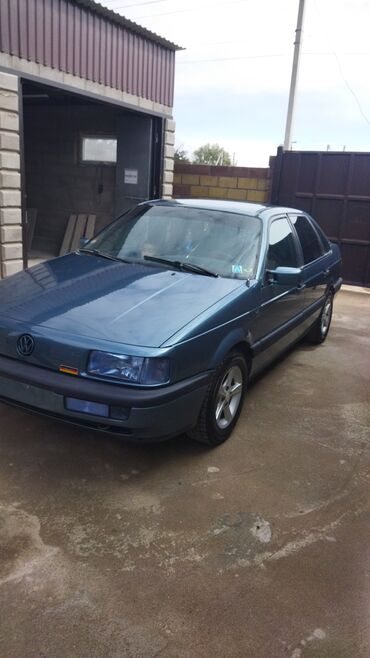 Volkswagen: Volkswagen Passat: 1988 г., 1.8 л, Механика, Бензин, Седан