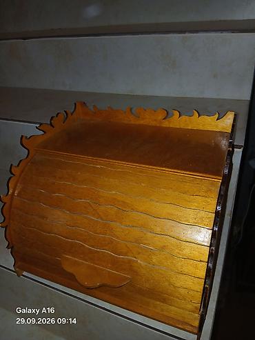 Digər: Taxtadan çörək qutusu (bread box). Mətbəx üçün nəzərdə tutulmuş bu — 1