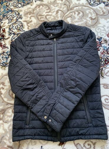 пальто зара: Куртка S (EU 36), цвет - Черный