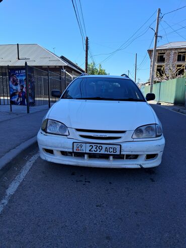 срочно продам авто в связи с переездом: Белый универсал Toyota Caldina, идеально подходящий для семьи или