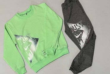 Ostala dečija odeća: Veličina 10 
dva kompleta 2750 din — 11