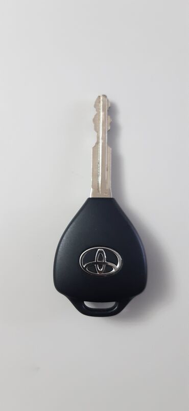 ключи для авто: Продаю новый ключ на Тойота