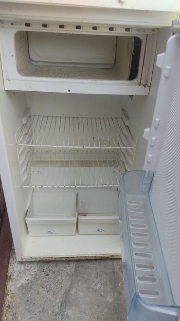 Маслобойки: Б/у 1 дверь Swizer Холодильник Продажа, цвет - Белый