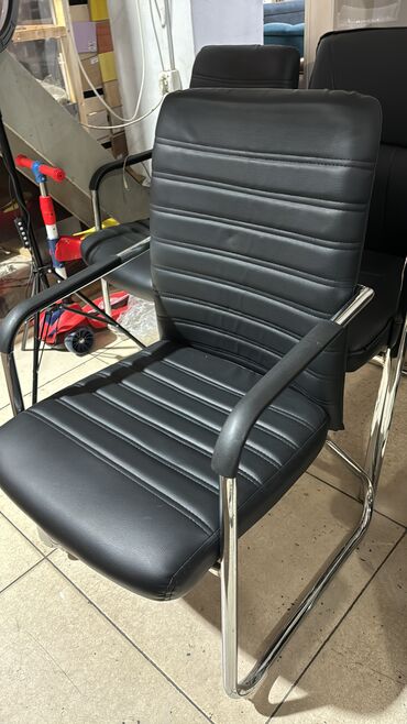 Офисные стулья: Офисный стул, цвет - Черный, Другой материал — 5