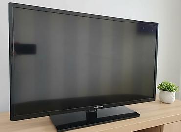 акция телевизор 32 дюйма: Телевизор Samsung, диагональ около 32" (визуально). - Плоская — 1