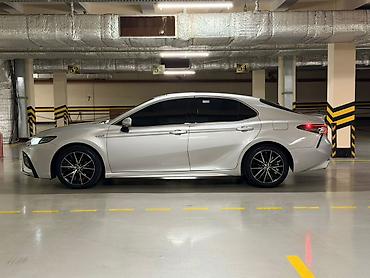 highlander 2017: Toyota Camry: 2021 г., 2.5 л, Вариатор, Гибрид, Седан — 3