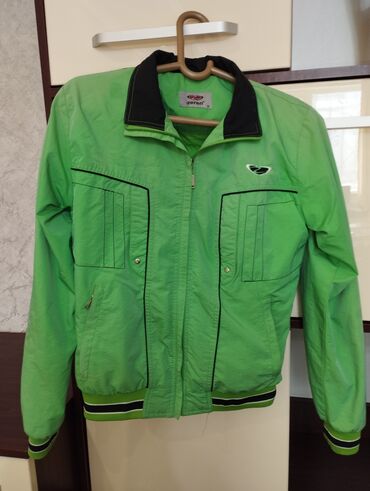 Демисезонные куртки: Продаю 1)осенне-весеннюю подросковую куртку 40-42размер.Синего — 25