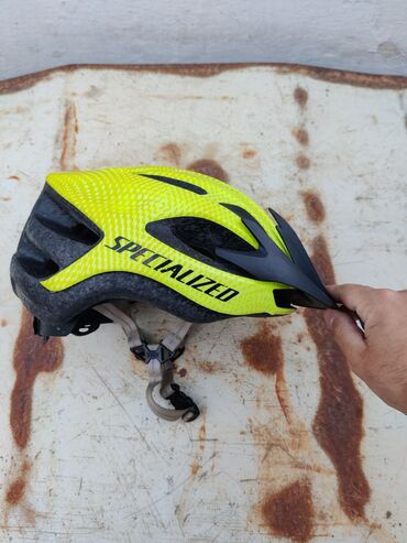 велосипед для тренировок: Оригинальный шлем Specialized(спешлайзед) Состояние на фото размер