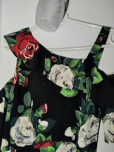 ara torbe: Ženska midi haljina s floralnim printom - Model: kroj u obliku slova — 3