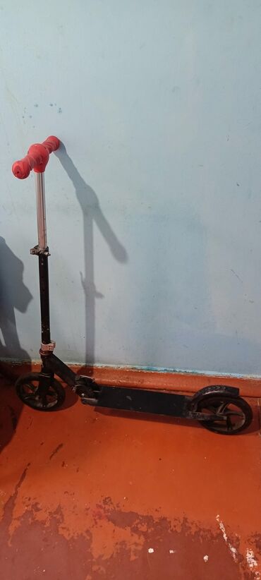 moped model: Şəhər tipi mexaniki skuter 100 kq kimi daşıyır - Rəng: qara gövdə