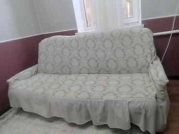 Диван трёхместный с чехлом - Классическая форма с высокой спинкой и