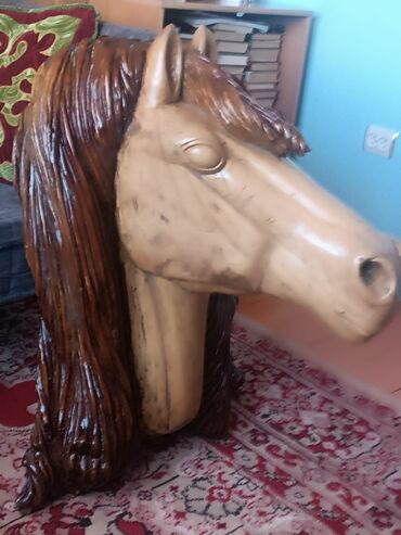 садовые фигуры: Большая декоративная скульптура головы лошади. - Материал: резное