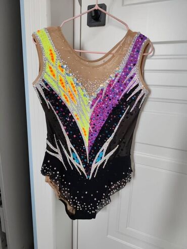 платье на той: Купальник для художественной гимнастики - Силуэт: без рукавов