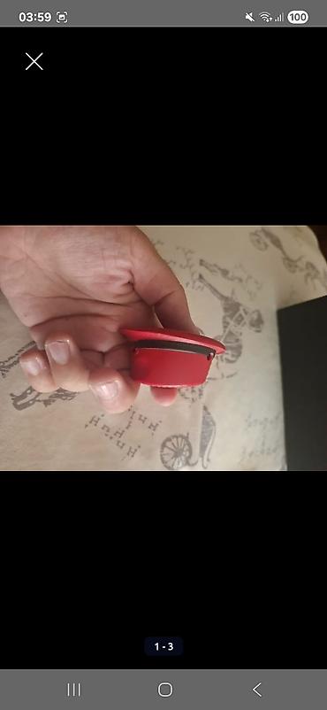şlyapa: Qırmızı rəngdə mini şlyapa formalı musiqili brelok/oyuncaq - — 3