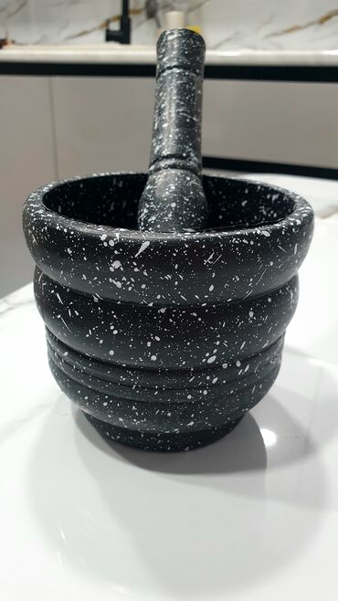 servız: Qara mərmər fakturalı həvəng və dəstə - Material: ağır, sıx və