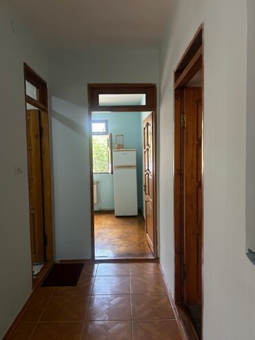 Uzunmüddətli kirayə mənzillər: Kirayə verilən mənzil – 3 otaq Plan və xüsusiyyətlər: - Geniş — 7