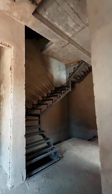 Үйлөр: 5 бөлмө, 240 м², 4 соток, Бишкек, Азия Молл Менчик ээси — 7