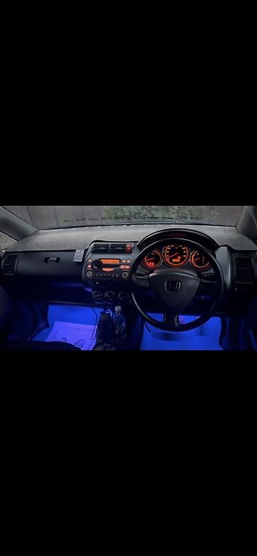 song l: Honda Fit: 2003 г., 1.3 л, Вариатор, Бензин, Хэтчбэк — 4