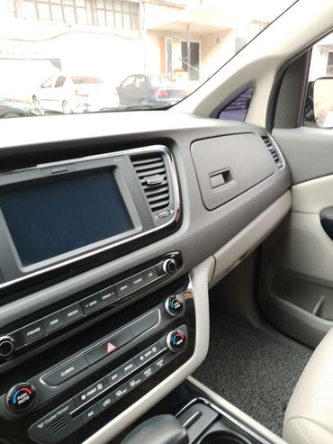 Kia: Kia Carnival / Grand Carnival miniven - Kuzov: qara rəng, geniş və — 4