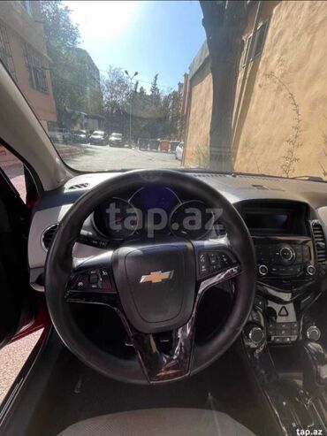 Chevrolet: Chevrolet Cruze sedan – RS paketli, qırmızı rəng. - Kuzov: 4 qapılı — 4