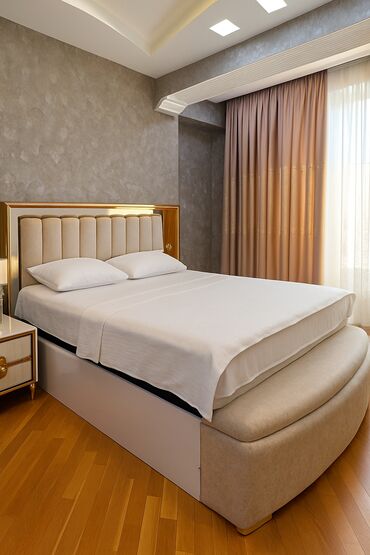 Günlük kirayə mənzillər: 3 otaqlı, Xətai r. r-nu — 12