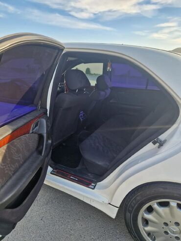 Mercedes-Benz: Mercedes-Benz E‑Class (W210) sedan - Rəng: ağ - Kuzov: 4 qapılı sedan — 3