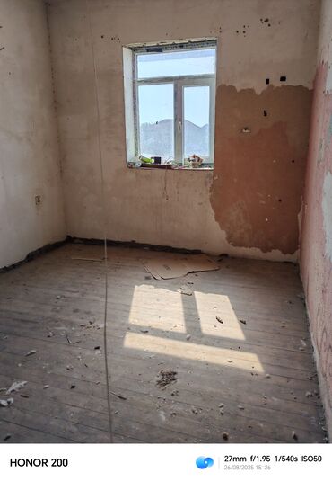 Həyət evləri və villaların satışı: Satılır: Həyət evi - Tək mərtəbəli, kirəmit tipli dam örtüklü fərdi — 8